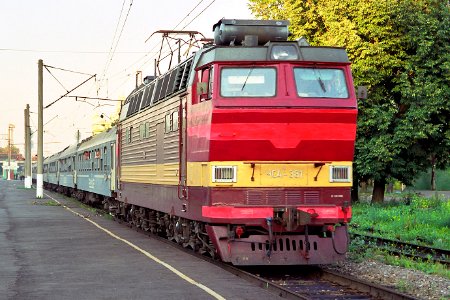 ЧС4Т-381,_Россия,_Смоленская_область,_станция_Смоленск-Центральный_(Trainpix_165553)