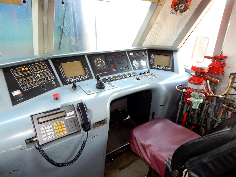 ЧС2К-900,_Россия,_Самарская_область,_станция_Жигулёвское_Море_(Trainpix_178328)