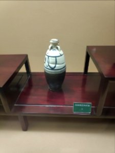 元代白釉褐四系瓶