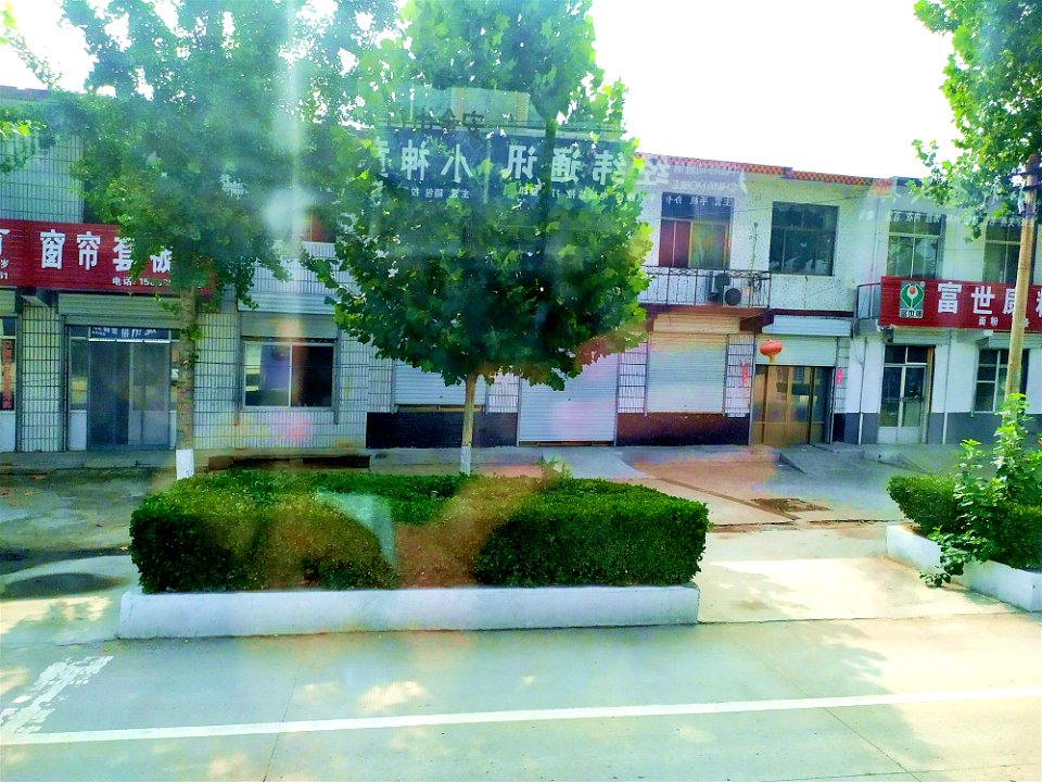 过村街头_03