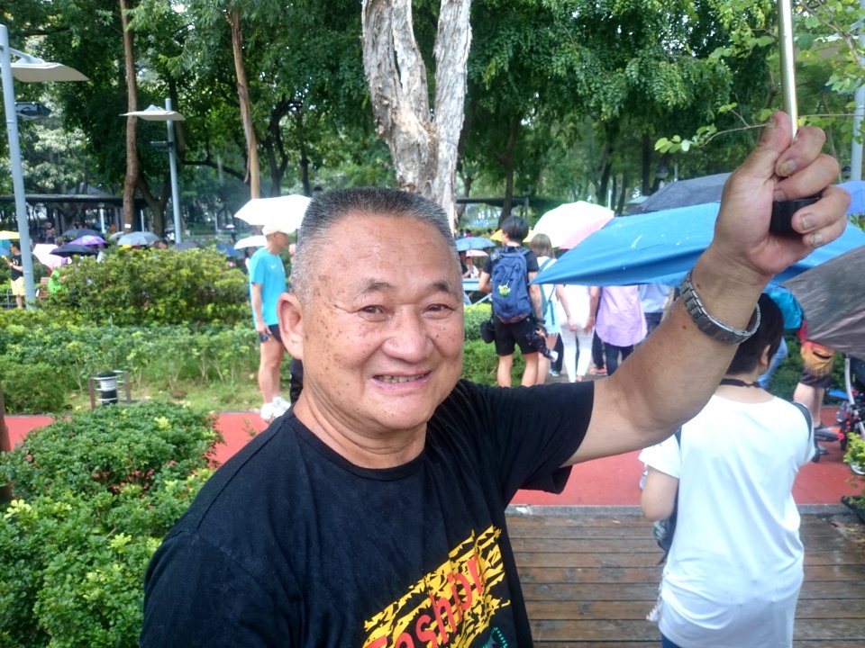 朱韶洪喺維園度