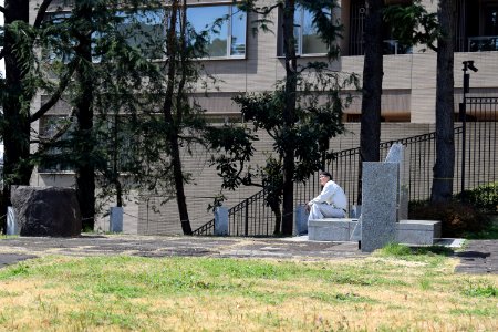 日本経緯度原点_with_resting_worker