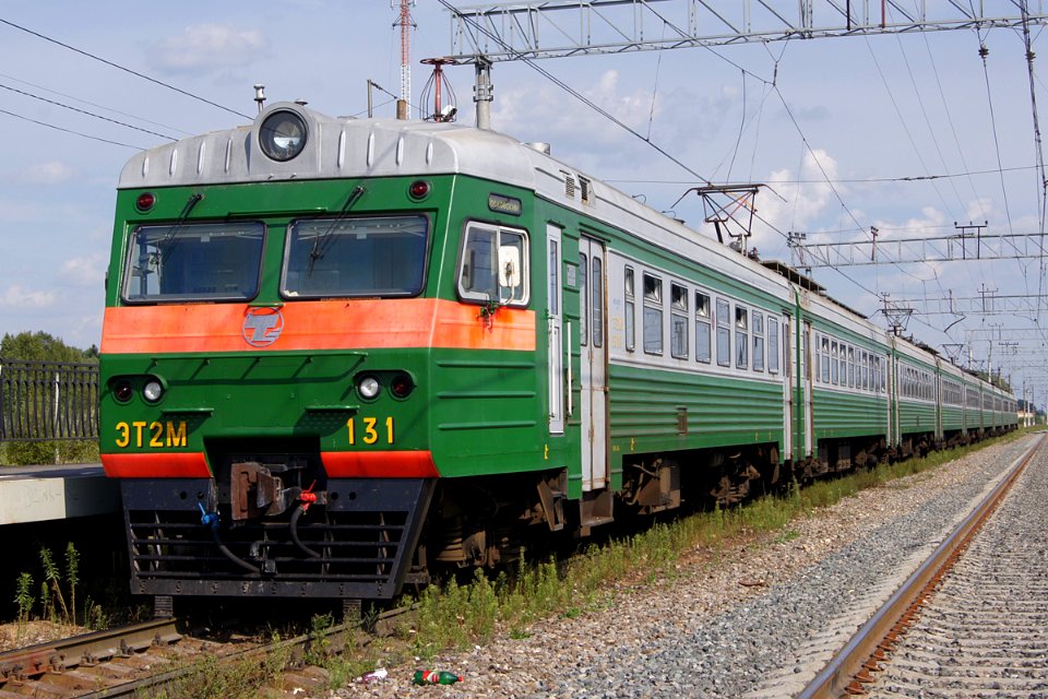 ЭТ2М-131,_Россия,_Ленинградская_область,_станция_Пупышево_(Trainpix_90236)