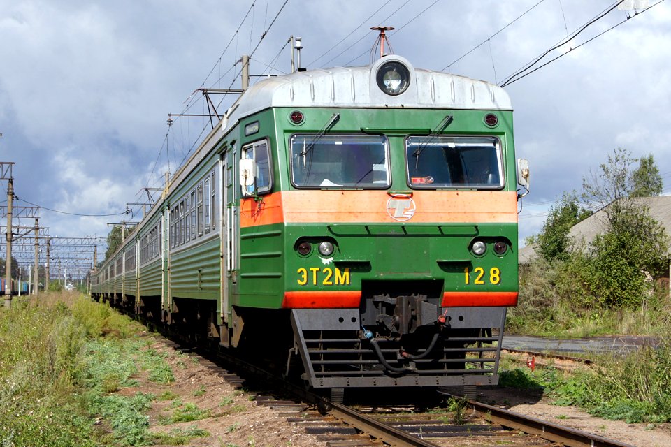 ЭТ2М-128,_Россия,_Ленинградская_область,_станция_Будогощь_(Trainpix_207868)