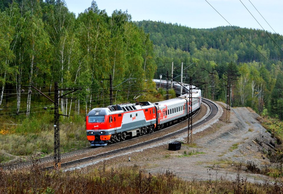 ЭП2К-113,_Russia,_Chelyabinsk_region,_Syrostan_-_Khrebet_stretch_(Trainpix_174612)