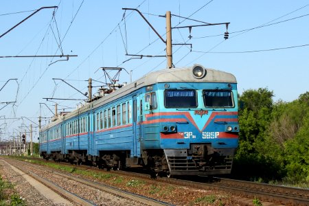 ЭР9М-585,_Казахстан,_Карагандинская_область,_перегон_Майкудук_-_Караганда_(Trainpix_198445)