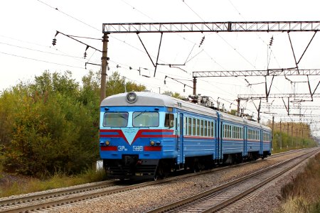 ЭР9МР-586,_Казахстан,_Карагандинская_область,_перегон_Жана_Караганды_-_Майкудук_(Trainpix_143960)
