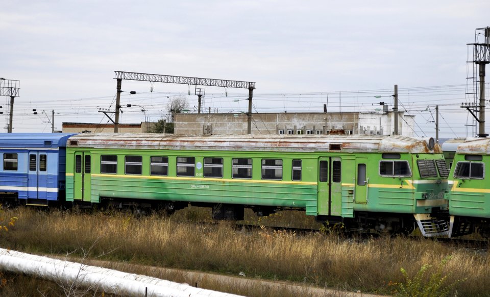 ЭР9Е-4057,_Россия,_Оренбургская_область,_депо_Сакмарская_(Trainpix_178855)