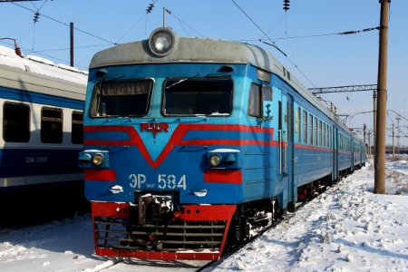 ЭР9МР-584,_Kazakhstan,_Karaganda_region,_Karaganda_depot_(Trainpix_186468)