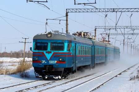 ЭР9М-585,_Казахстан,_Карагандинская_область,_перегон_Жана_Караганды_-_Майкудук_(Trainpix_187505)