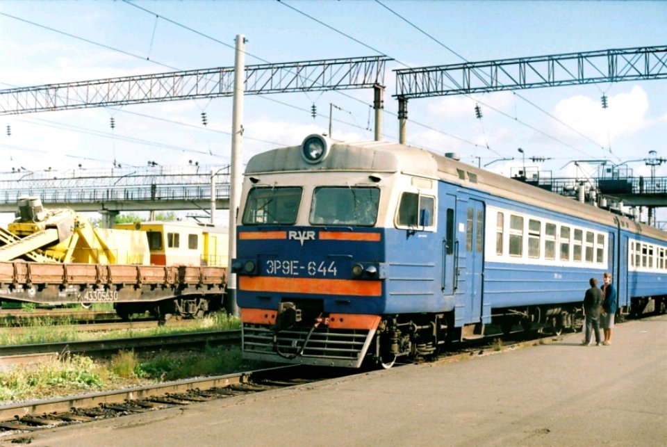 ЭР9Е-644,_Russia,_Udmurtia,_Izhevsk-1_station_(Trainpix_128608)