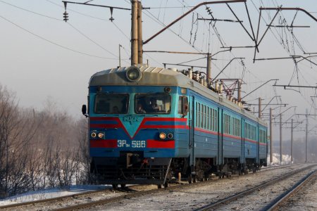 ЭР9МР-586,_Казахстан,_Карагандинская_область,_перегон_Майкудук_-_Караганда_(Trainpix_184278)