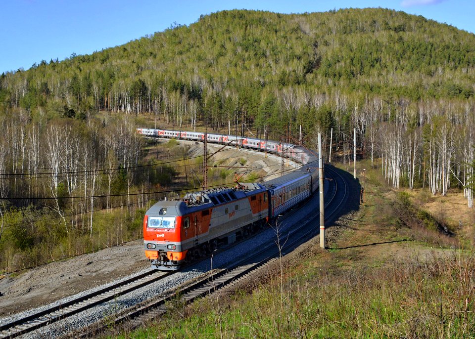 ЭП2К-328,_Russia,_Chelyabinsk_region,_Syrostan_-_Floysovaya_stretch_(Trainpix_195988)