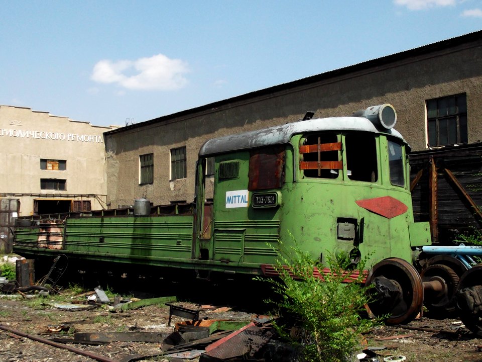 ТЭ3-7601,_Казахстан,_Карагандинская_область,_депо_КПТУ_(Trainpix_68765)