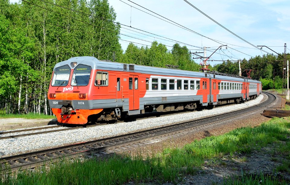 ЭД4М-0174,_Россия,_Челябинская_область,_перегон_Миасс-I_-_Кисегач_(Trainpix_165182)