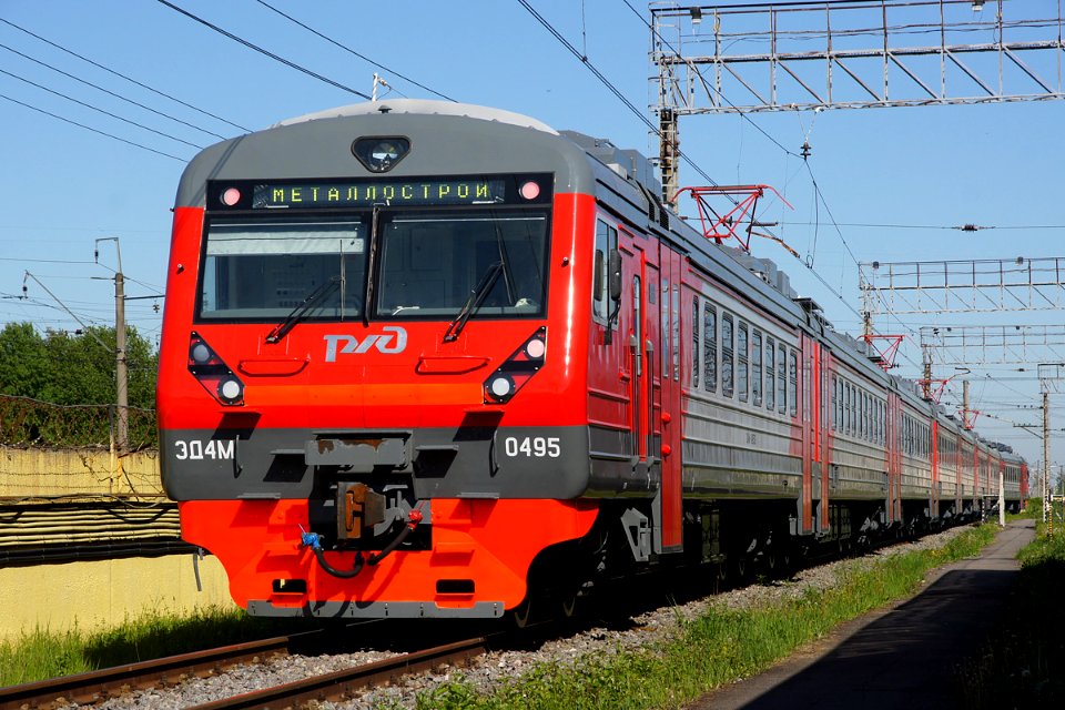 ЭД4М-0495,_Россия,_Санкт-Петербург,_депо_Санкт-Петербург-Московское_(Металлострой)_(Trainpix_165498)
