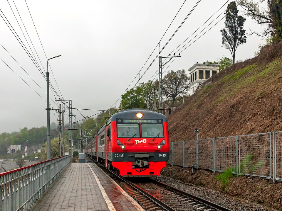 ЭД4М-0415,_Россия,_Краснодарский_край,_перегон_Дагомыс_-_Сочи_(Trainpix_193274)