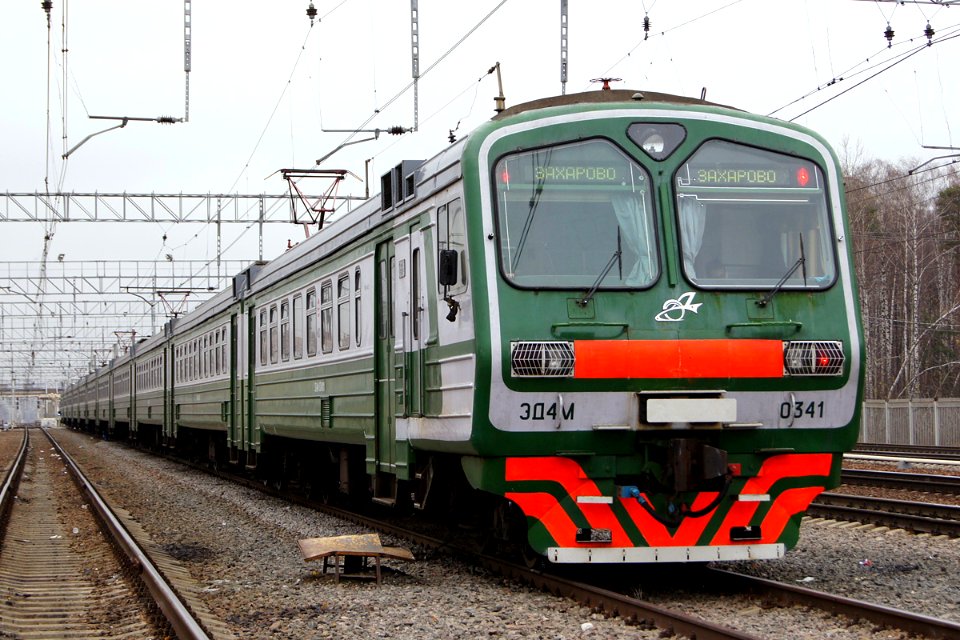 ЭД4М-0341,_Россия,_Московская_область,_станция_Железнодорожная_(Trainpix_117626)