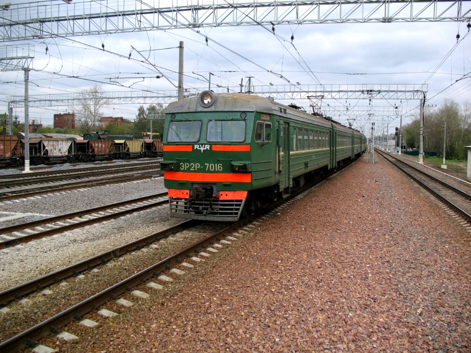 ЭР2Т-3116_(02-03),_Russia,_Moscow,_Kuskovo_station_(Trainpix_192387)