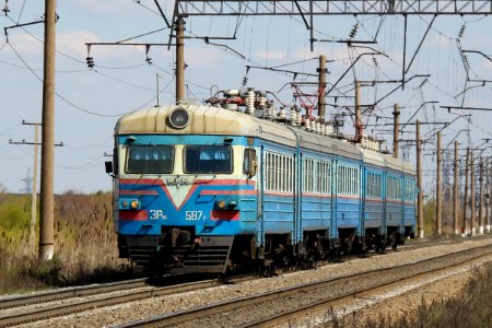 ЭР9М-587,_Казахстан,_Карагандинская_область,_перегон_Жана_Караганды_-_Майкудук_(Trainpix_161588)