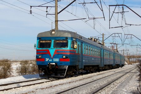 ЭР9Мр-588,_Казахстан,_Карагандинская_область,_перегон_Жана_Караганды_-_Майкудук_(Trainpix_180730)