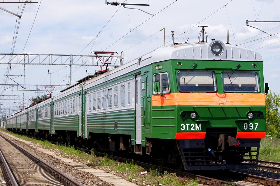 ЭТ2М-097,_Россия,_Новгородская_область,_станция_Торбино_(Trainpix_77007)