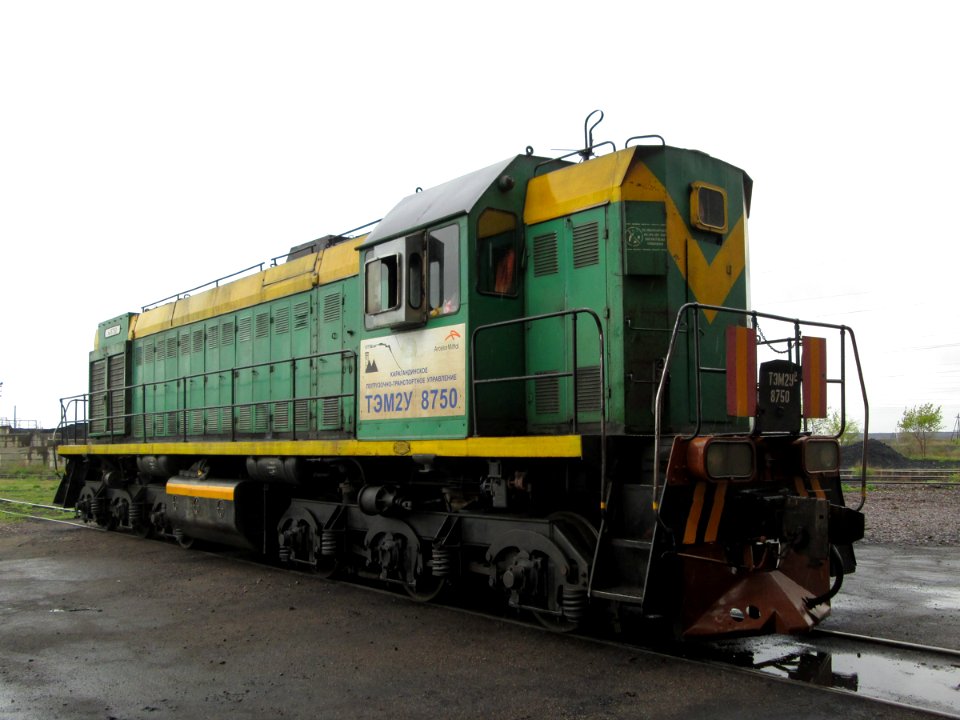 ТЭМ2У-8750,_Казахстан,_Карагандинская_область,_депо_КПТУ_(Trainpix_163467)