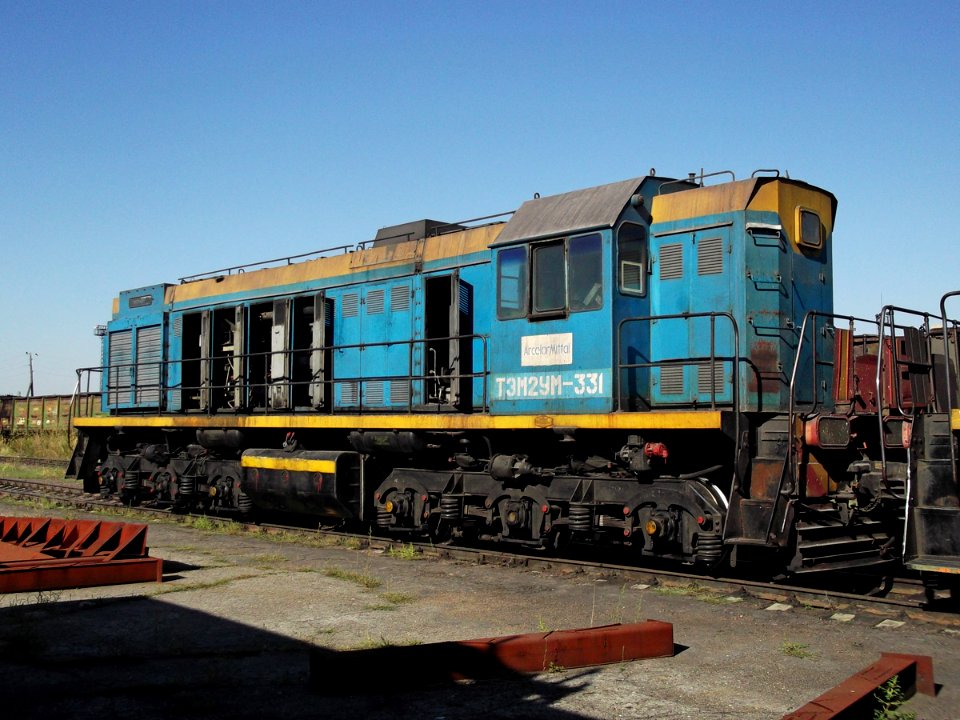 ТЭМ2УМ-331,_Казахстан,_Карагандинская_область,_депо_КПТУ_(Trainpix_36307)