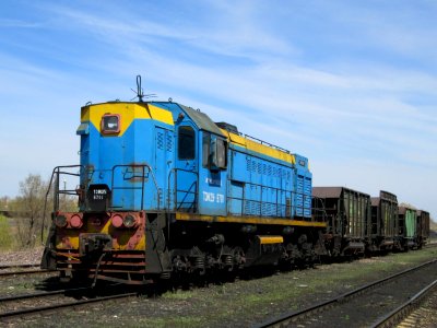 ТЭМ2У-8701,_Казахстан,_Карагандинская_область,_станция_Драмтеатр_(Trainpix_161318)