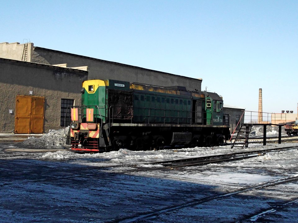 ТЭМ2УМ-726,_Казахстан,_Карагандинская_область,_депо_КПТУ_(Trainpix_53570)