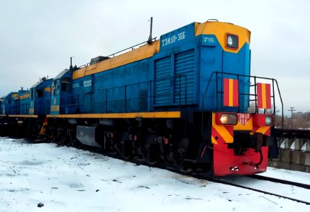 ТЭМ18-366,_Казахстан,_Западно-Казахстанская_область,_депо_Уральск_(Trainpix_120117)