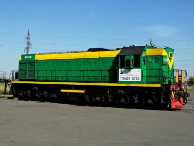 ТЭМ2У-8750,_Казахстан,_Карагандинская_область,_депо_КПТУ_(Trainpix_36429)