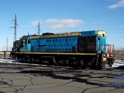 ТЭМ2УМ-033,_Казахстан,_Карагандинская_область,_депо_КПТУ_(Trainpix_56139)