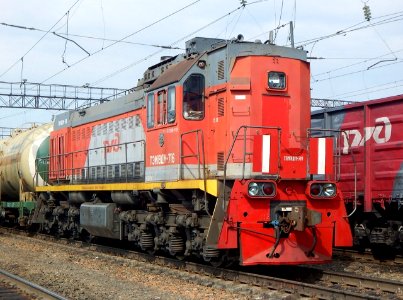 ТЭМ18ДМ-716,_Russia,_Samara_region,_Oktyabrsk_station_(Trainpix_194563)