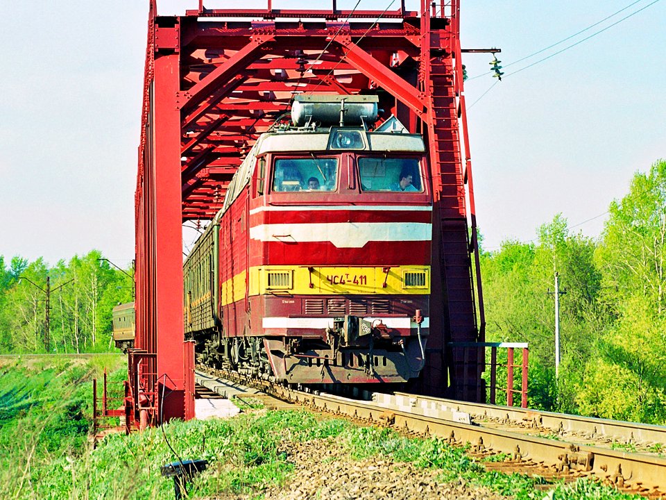 ЧС4Т-411,_Russia,_Moscow_region,_Uzunovo_-_Serebryanye_Prudy_stretch_(Trainpix_196951)