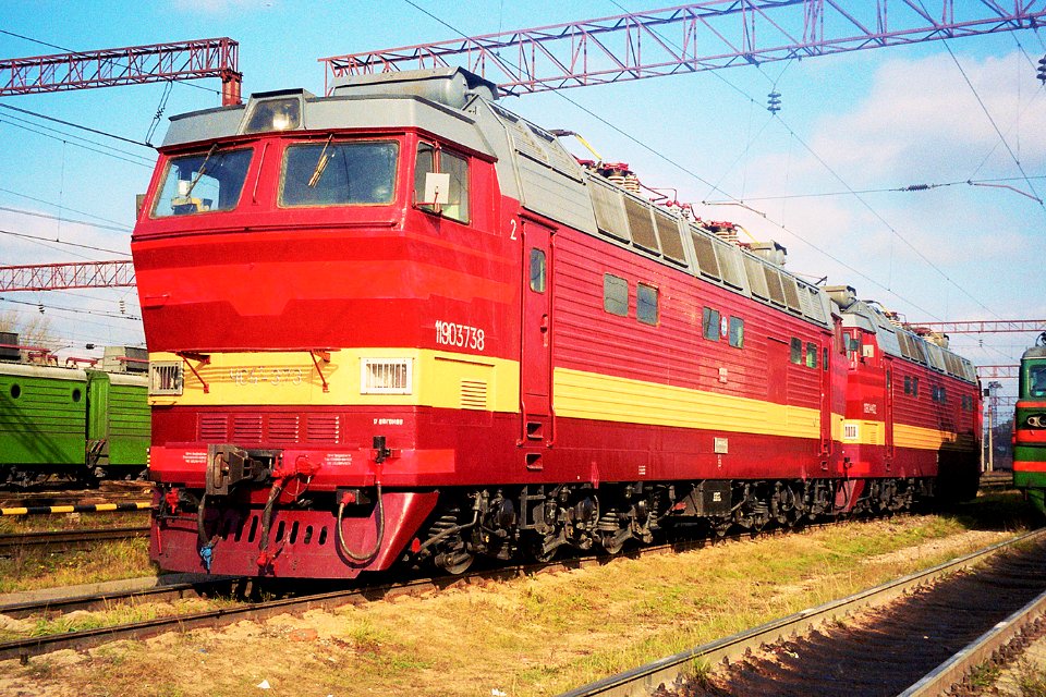 ЧС4Т-373,_Russia,_Smolensk_region,_Vyazma_depot_(Trainpix_152137)