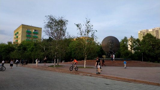 Памятник_Хо_Ши_Мину_(Москва)_2019-05