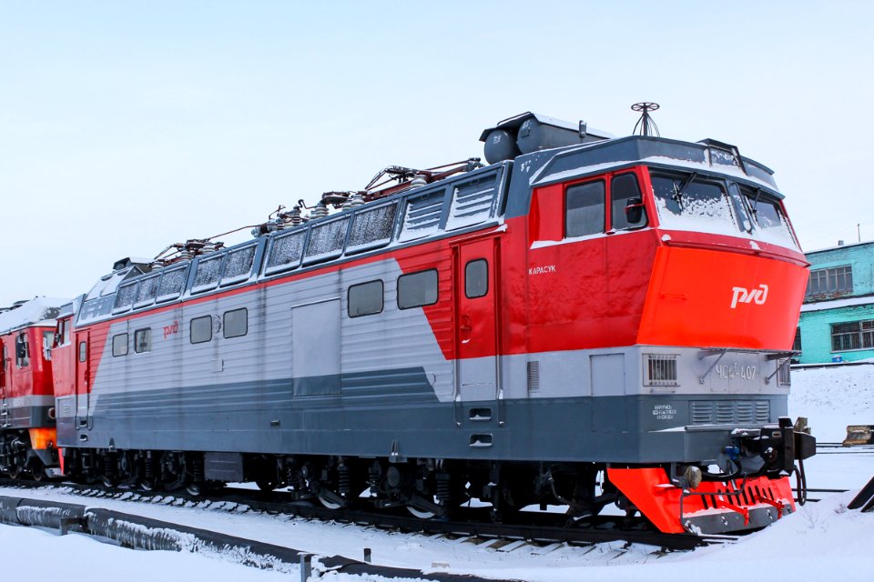 ЧС4Т-407,_Россия,_Алтайский_край,_депо_Барнаул_(Trainpix_152391)