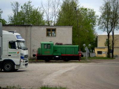 ТГК2-7105,_Литва,_Вильнюсский_уезд,_подъездной_путь_от_станции_Вевис_(Trainpix_92358)