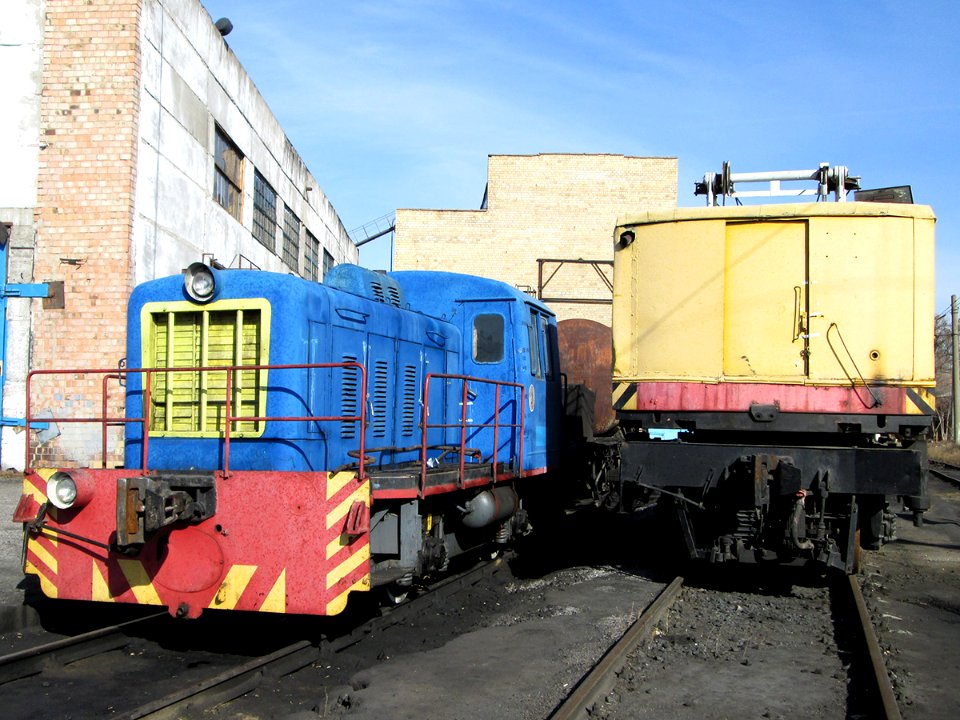 ТГК2-8275,_Казахстан,_Карагандинская_область,_депо_Караганда-Сортировочная_(Trainpix_114879)
