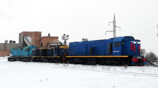 ТЭМ7А-0242,ТЭМ2УМ-445_и_ТЭМ7А-0125,_Казахстан,_Карагандинская_область,_Караганды,_депо_КПТУ_(Trainpix_89297)
