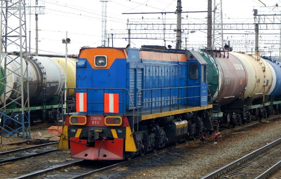 ТЭМ2УМ-850,_Россия,_Самарская_область,_станция_Сызрань_(Trainpix_195936)