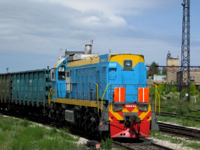 ТЭМ18ДМ-3123,_Казахстан,_Карагандинская_область,_станция_Распорядительная_(Trainpix_165698)