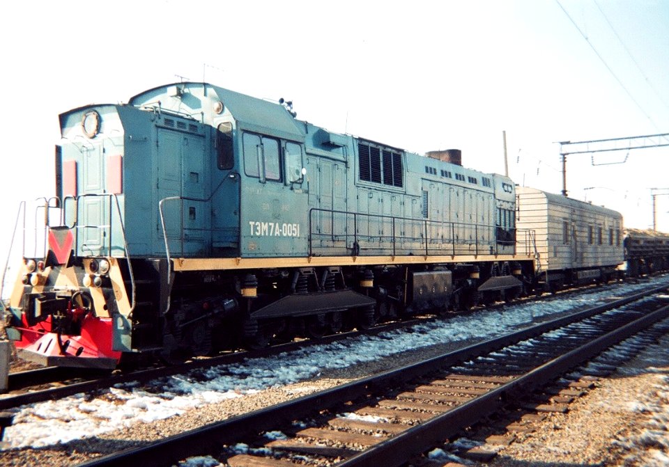 ТЭМ7А-0051,_Россия,_Приморский_край,_станция_Вторая_Речка_(Trainpix_184950)