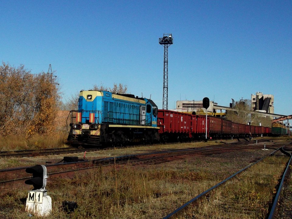 ТЭМ2УМ-033,_Казахстан,_Карагандинская_область,_станция_Сабурхан_(Trainpix_55349)