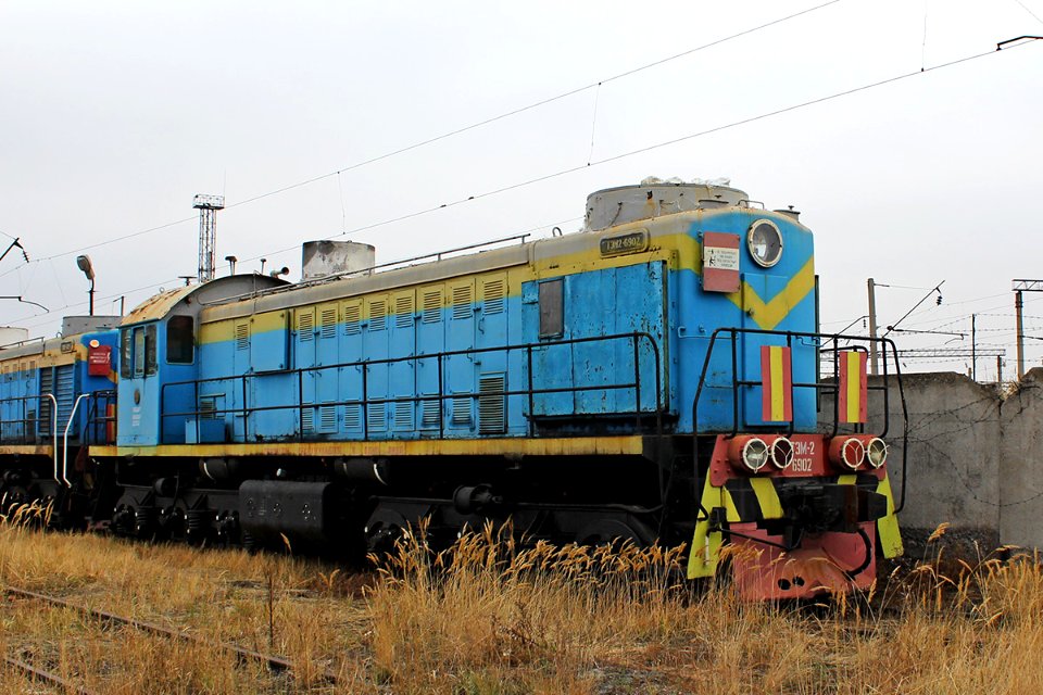 ТЭМ2-6902,_Kazakhstan,_Karaganda_region,_Karaganda_depot_(Trainpix_145416)