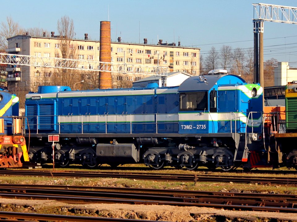 ТЭМ2-2735,_Lithuania,_Vilnius,_Vilnius_depot_(Trainpix_160393)