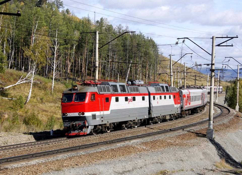 ЧС7-260,_Russia,_Chelyabinsk_region,_Floysovaya_-_Syrostan_stretch_(Trainpix_142805)
