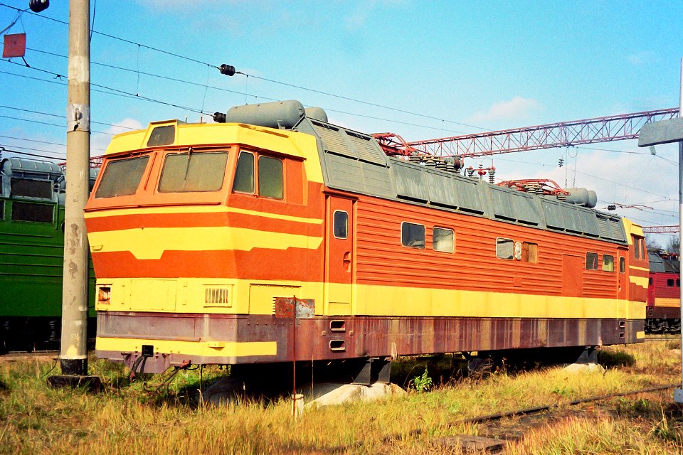 ЧС4Т-395,_Russia,_Smolensk_region,_Vyazma_depot_(Trainpix_207652)