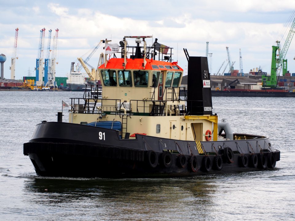 91_(tugboat,_1990)_ENI_06504223_Boudewijnsluis,_Port_of_Antwerp